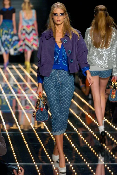Look 50